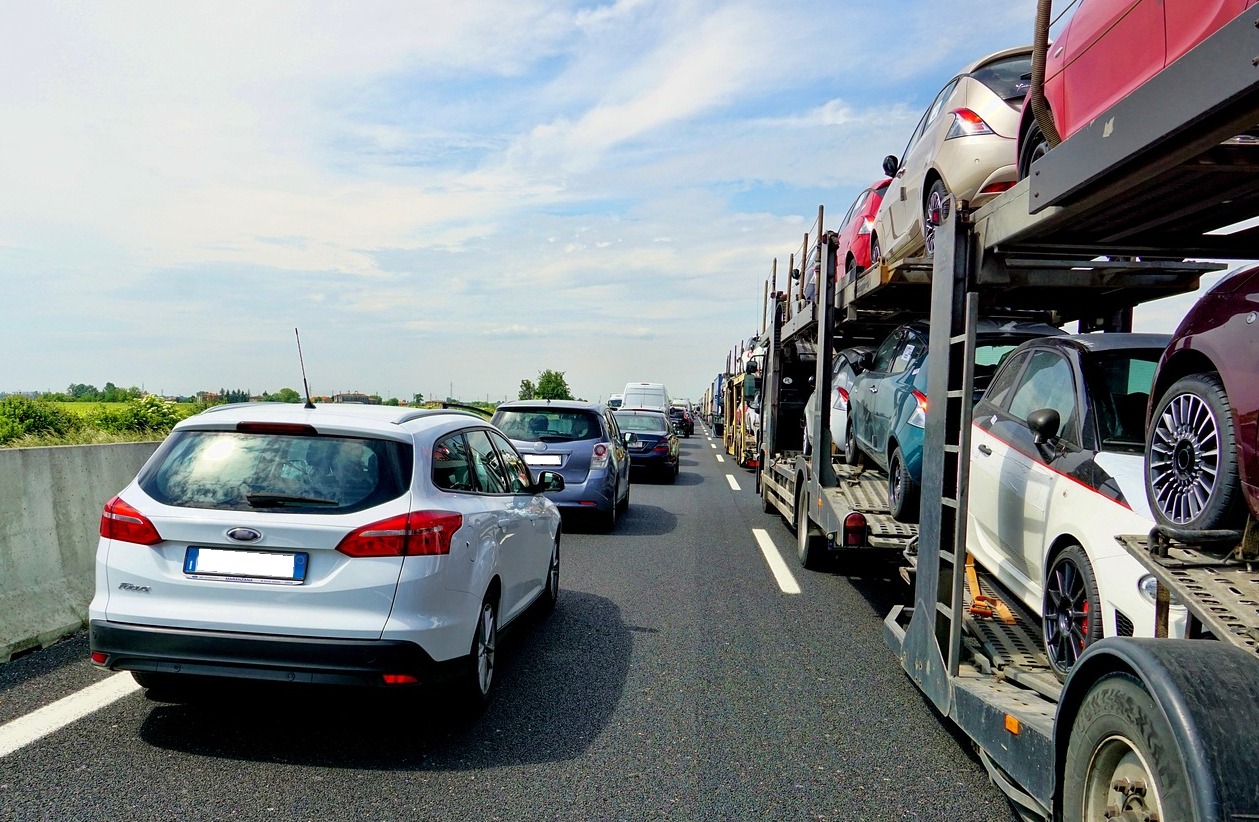 Avoid traffic jam with Live HD Traffic in mapFactor Navigator